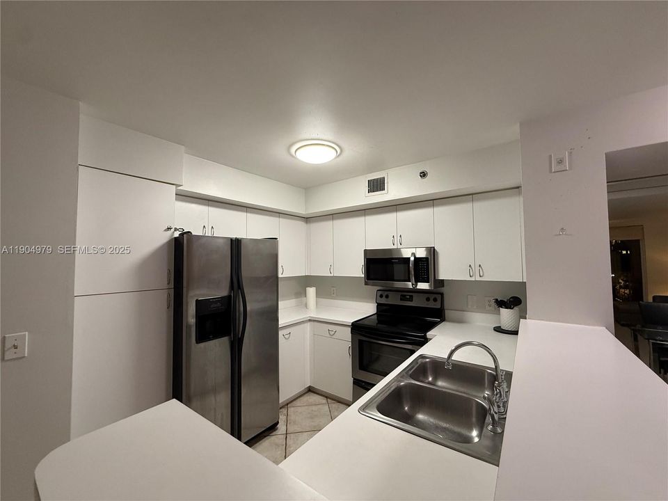 For Rent: $2,750 (2 beds, 2 baths, 1180 Square Feet)