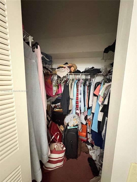 For Sale: $199,000 (2 beds, 1 baths, 1020 Square Feet)