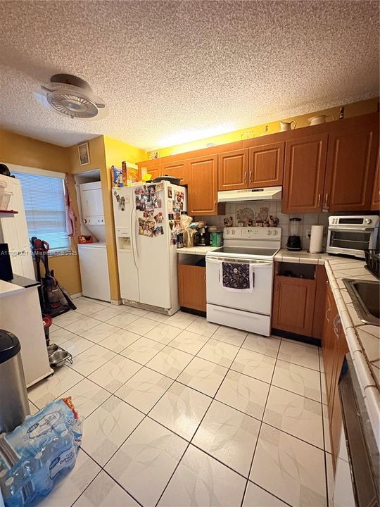 For Sale: $199,000 (2 beds, 1 baths, 1020 Square Feet)