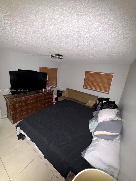 For Sale: $199,000 (2 beds, 1 baths, 1020 Square Feet)