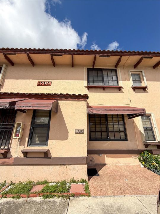 For Rent: $2,799 (2 beds, 2 baths, 1284 Square Feet)