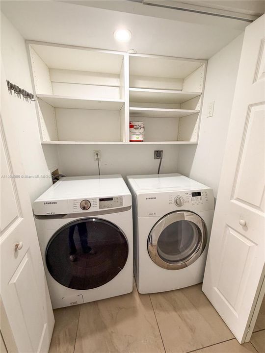 For Rent: $2,799 (2 beds, 2 baths, 1284 Square Feet)