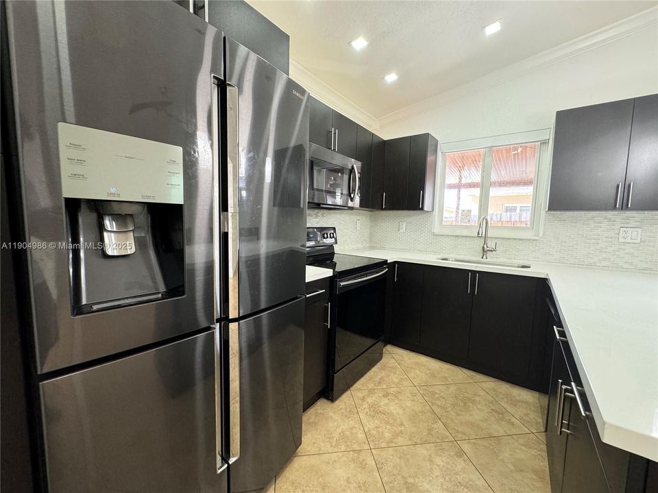 For Rent: $3,800 (3 beds, 2 baths, 1542 Square Feet)