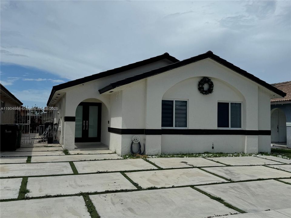 For Rent: $3,800 (3 beds, 2 baths, 1542 Square Feet)