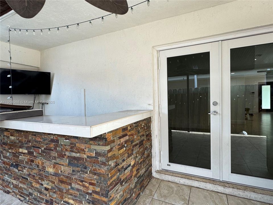 For Rent: $3,800 (3 beds, 2 baths, 1542 Square Feet)