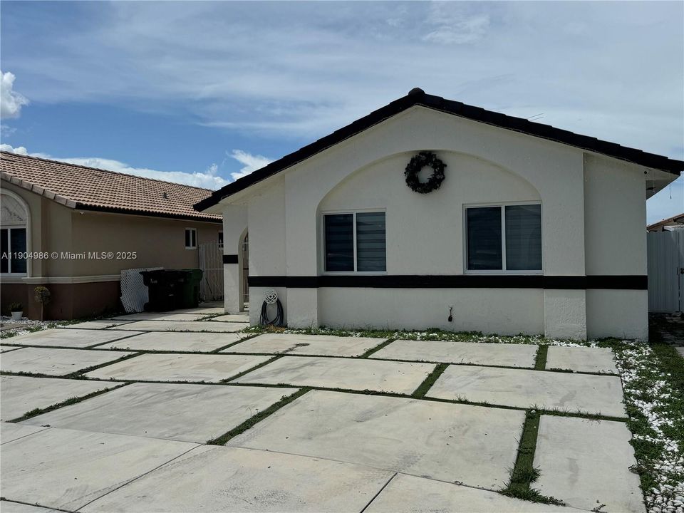 For Rent: $3,800 (3 beds, 2 baths, 1542 Square Feet)