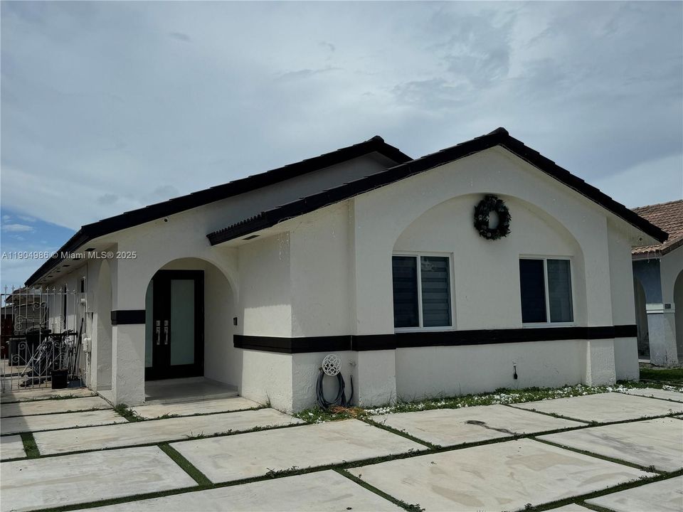 For Rent: $3,800 (3 beds, 2 baths, 1542 Square Feet)