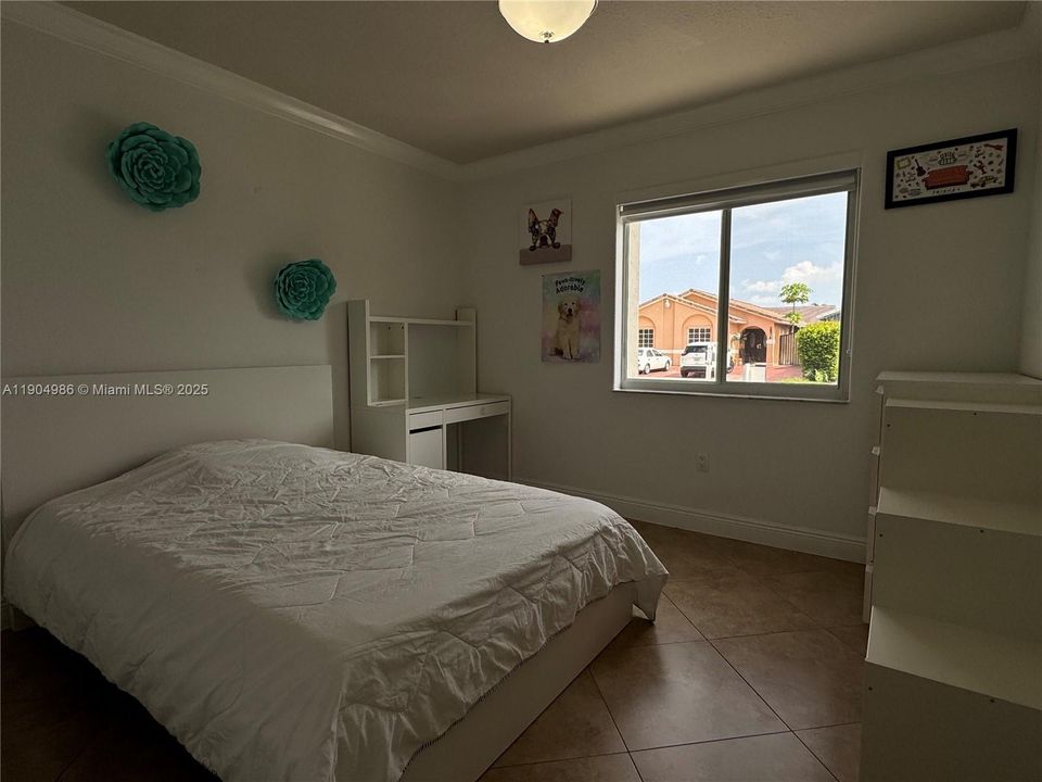 For Rent: $3,800 (3 beds, 2 baths, 1542 Square Feet)