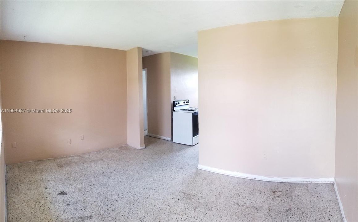 Active With Contract: $2,000 (2 beds, 1 baths, 786 Square Feet)