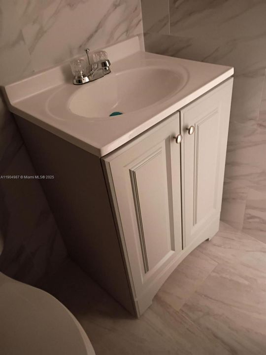 Active With Contract: $2,000 (2 beds, 1 baths, 786 Square Feet)