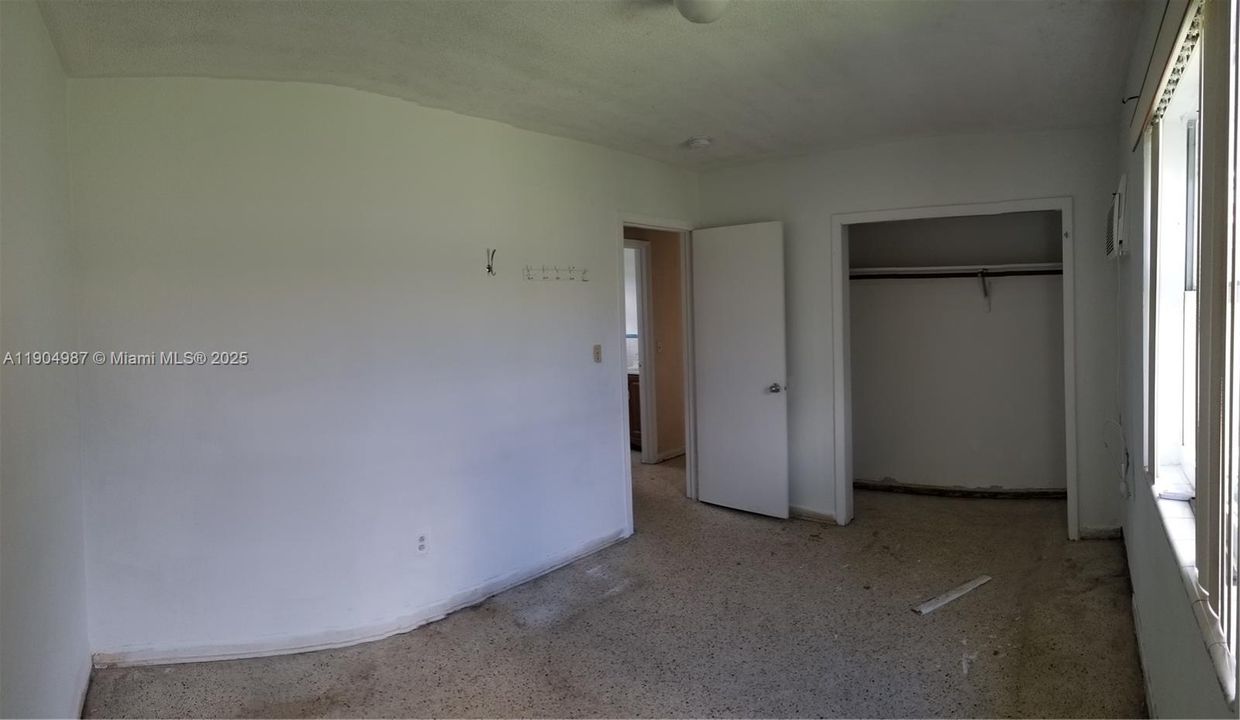 Active With Contract: $2,000 (2 beds, 1 baths, 786 Square Feet)