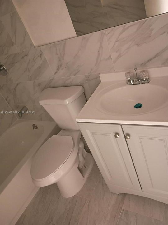 Active With Contract: $2,000 (2 beds, 1 baths, 786 Square Feet)