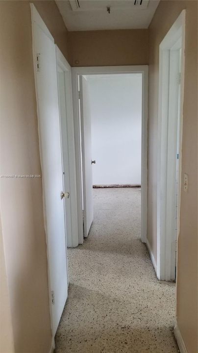 Active With Contract: $2,000 (2 beds, 1 baths, 786 Square Feet)