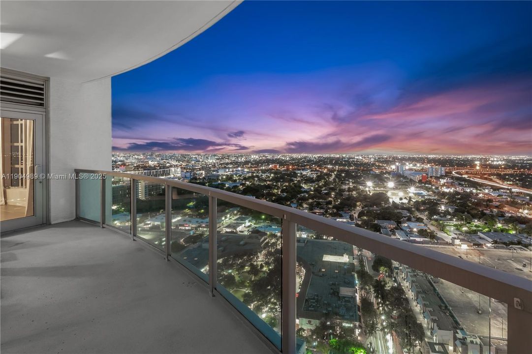 For Sale: $735,000 (2 beds, 2 baths, 1181 Square Feet)