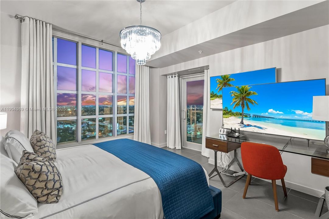 For Sale: $735,000 (2 beds, 2 baths, 1181 Square Feet)