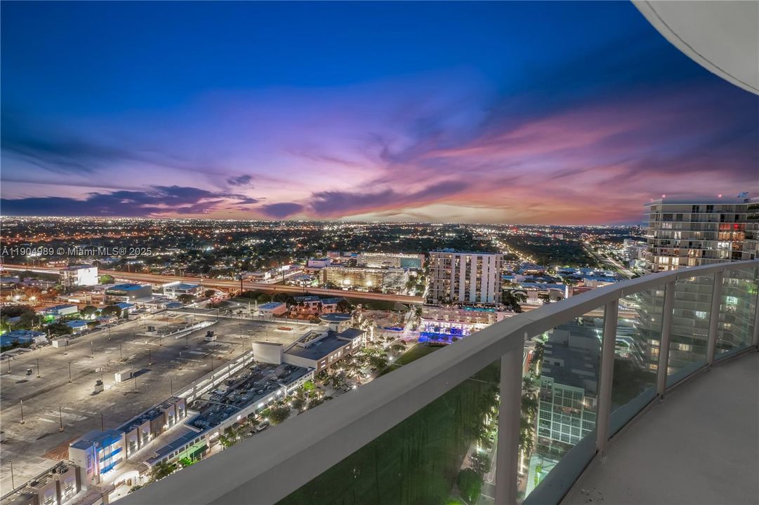 For Sale: $735,000 (2 beds, 2 baths, 1181 Square Feet)