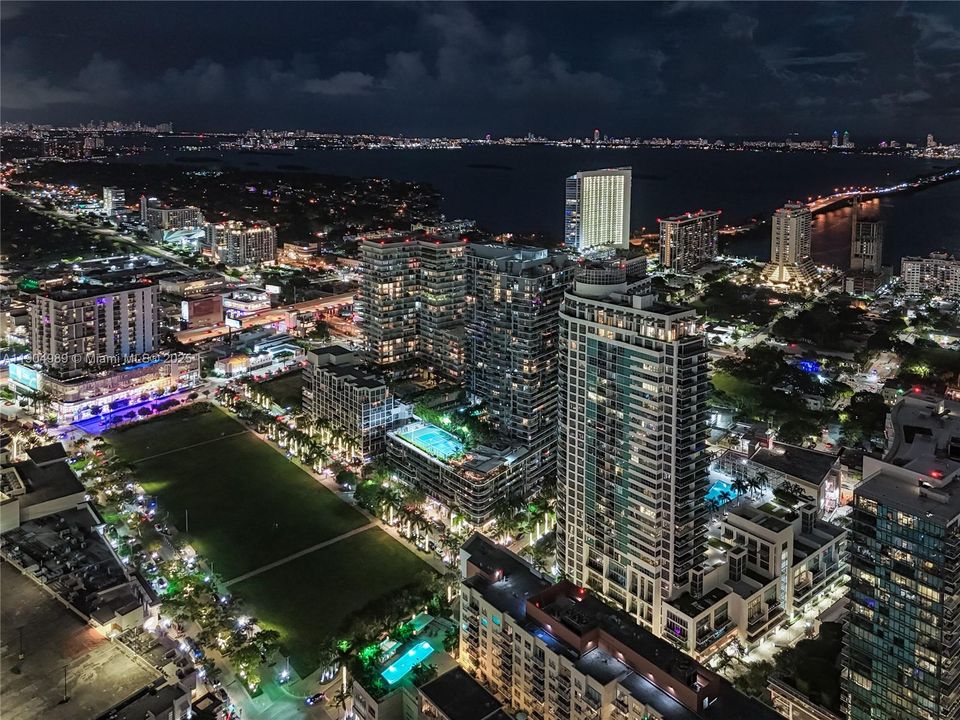 For Sale: $735,000 (2 beds, 2 baths, 1181 Square Feet)