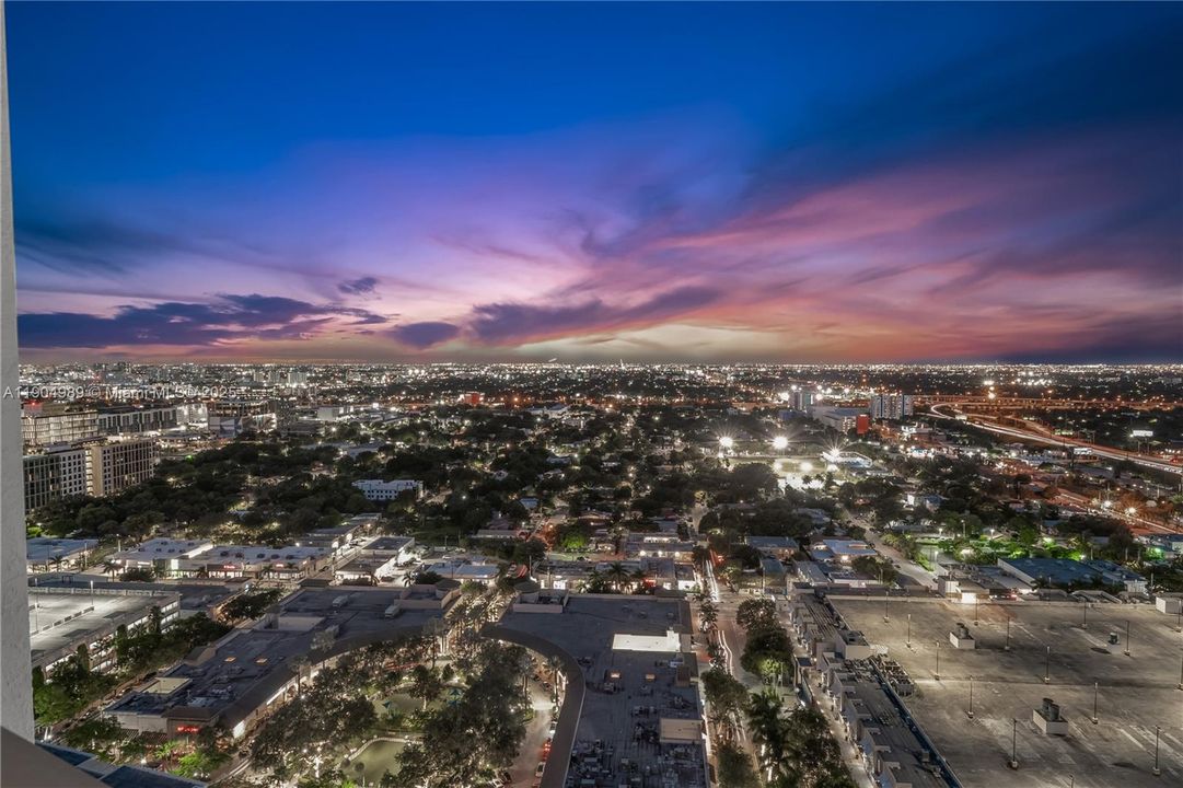 For Sale: $735,000 (2 beds, 2 baths, 1181 Square Feet)