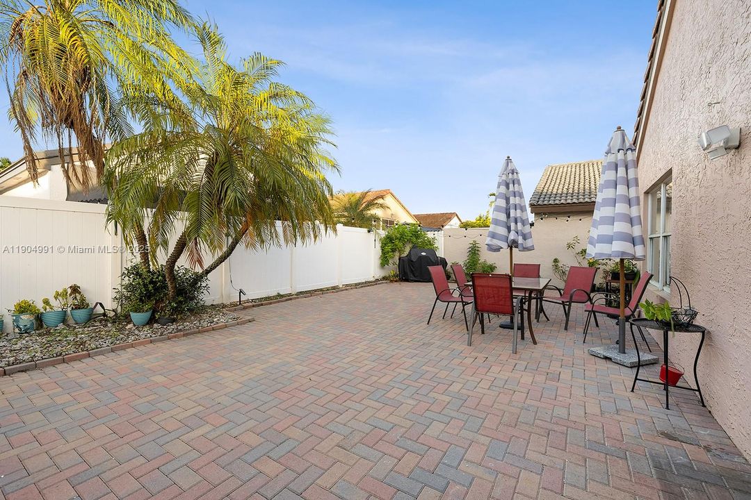 На продажу: $535,000 (3 спален, 2 ванн, 1221 Квадратных фут)