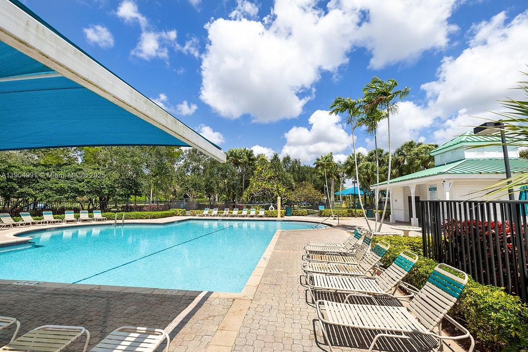 На продажу: $535,000 (3 спален, 2 ванн, 1221 Квадратных фут)