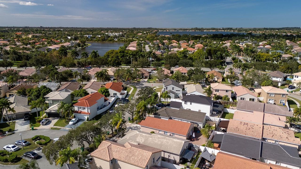 На продажу: $535,000 (3 спален, 2 ванн, 1221 Квадратных фут)