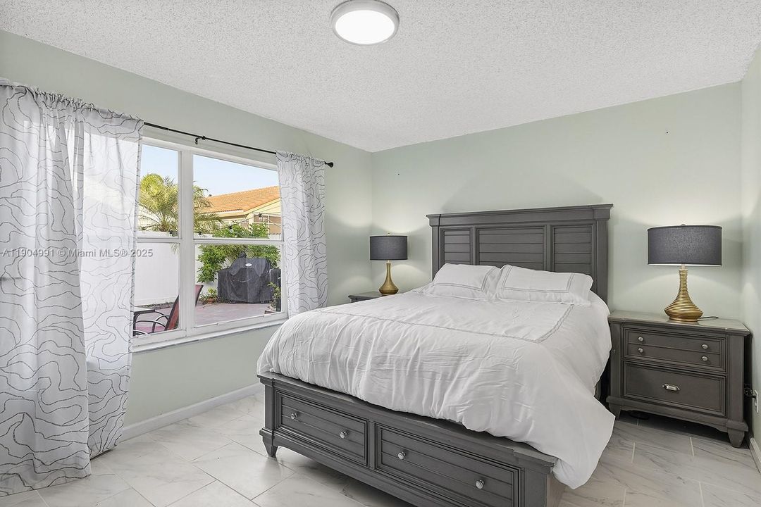 На продажу: $535,000 (3 спален, 2 ванн, 1221 Квадратных фут)