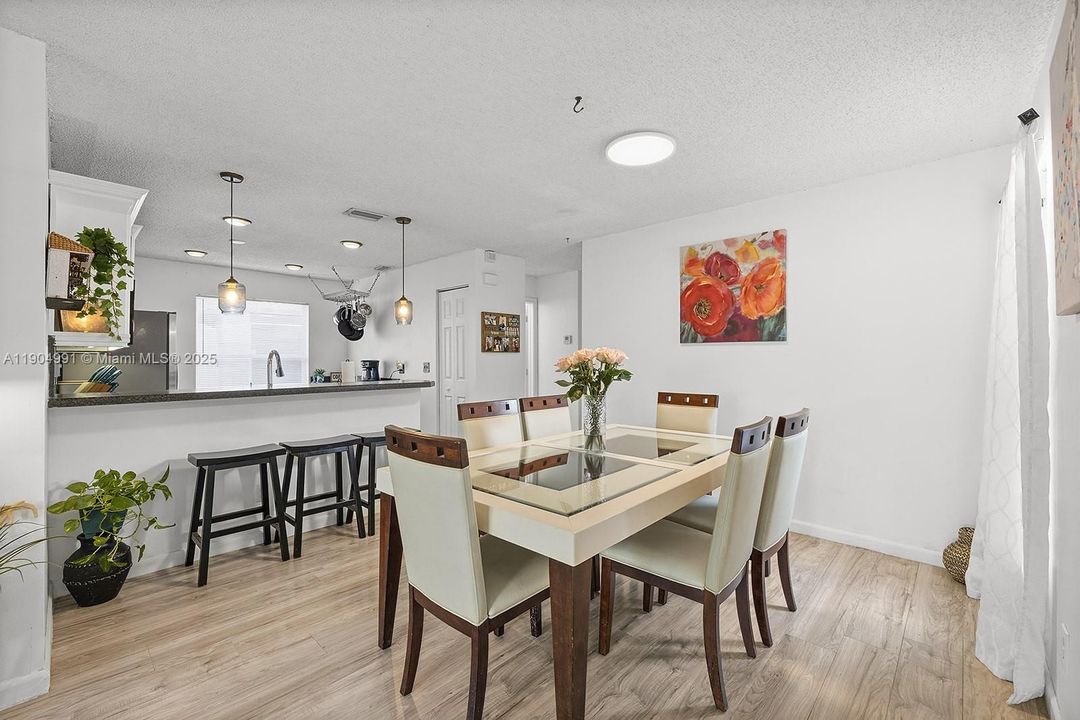 На продажу: $535,000 (3 спален, 2 ванн, 1221 Квадратных фут)