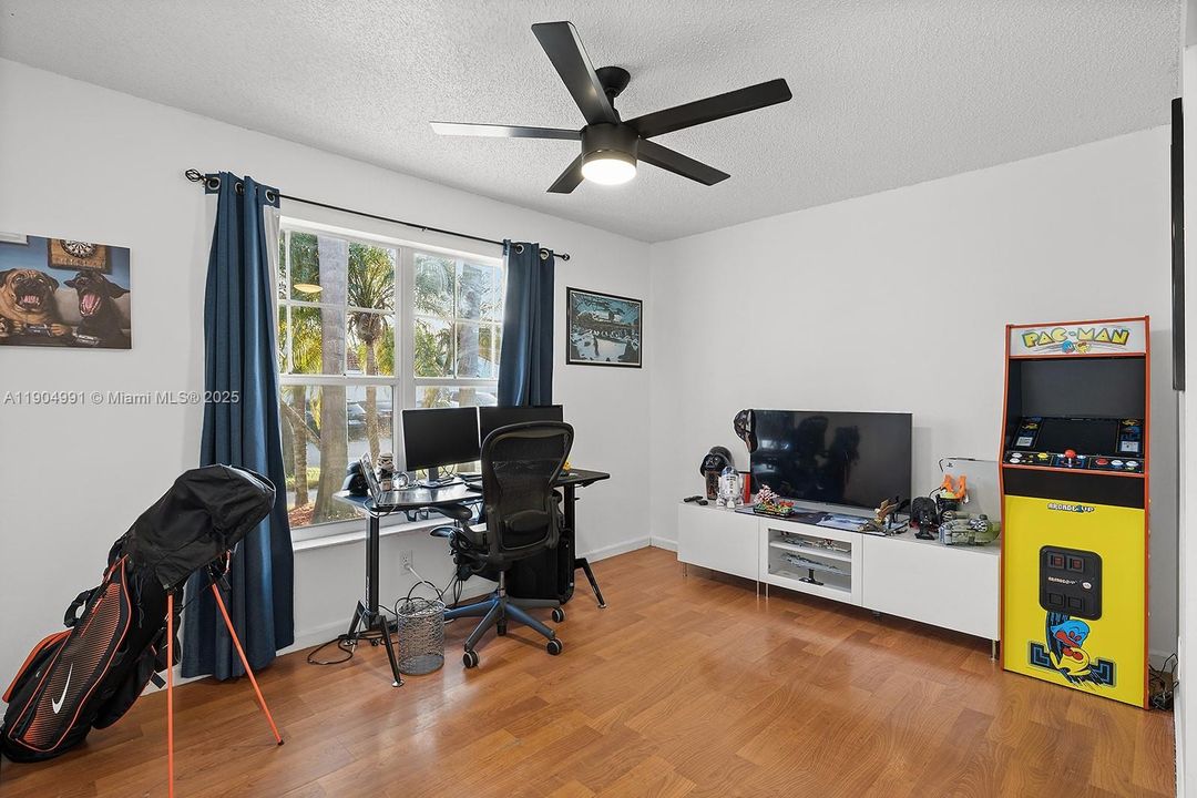 На продажу: $535,000 (3 спален, 2 ванн, 1221 Квадратных фут)