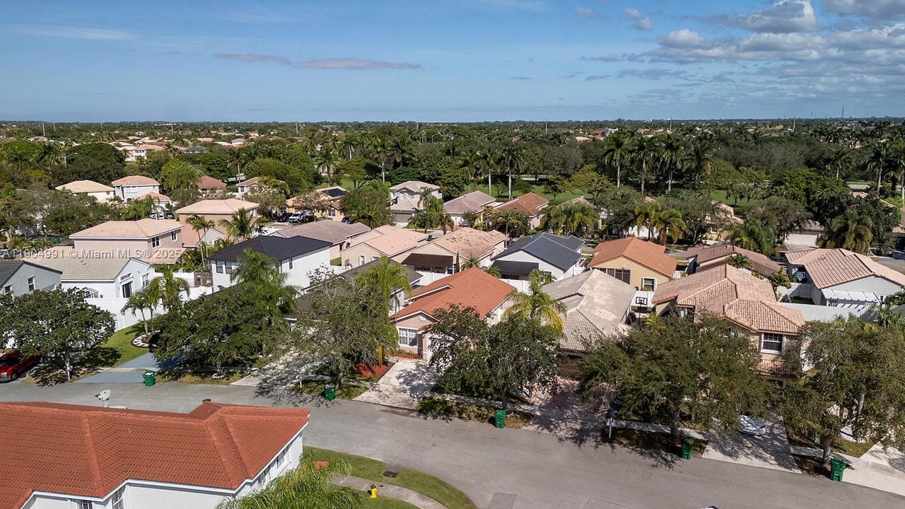 На продажу: $535,000 (3 спален, 2 ванн, 1221 Квадратных фут)