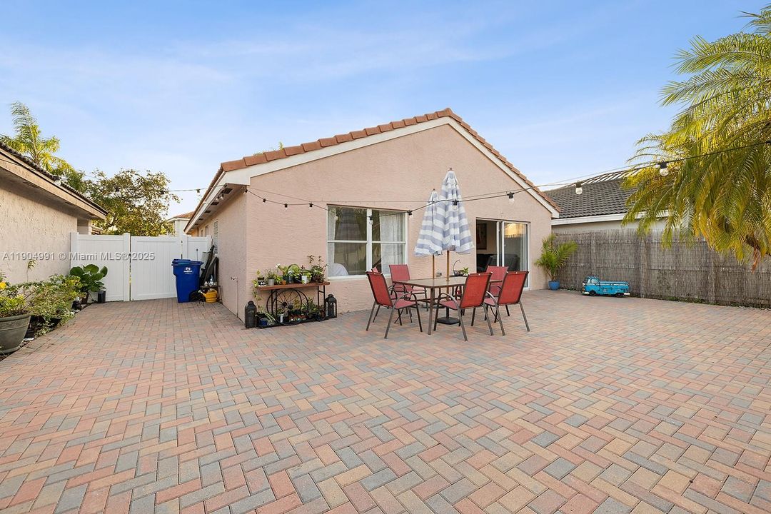 На продажу: $535,000 (3 спален, 2 ванн, 1221 Квадратных фут)