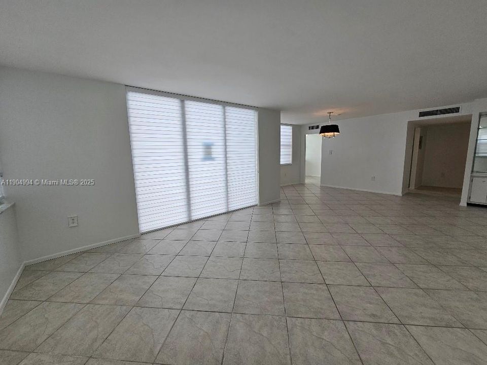 待售: $375,000 (2 贝兹, 2 浴室, 1605 平方英尺)