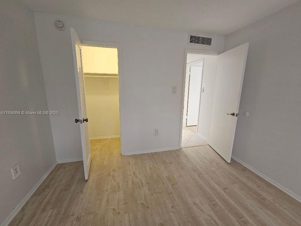 待售: $375,000 (2 贝兹, 2 浴室, 1605 平方英尺)