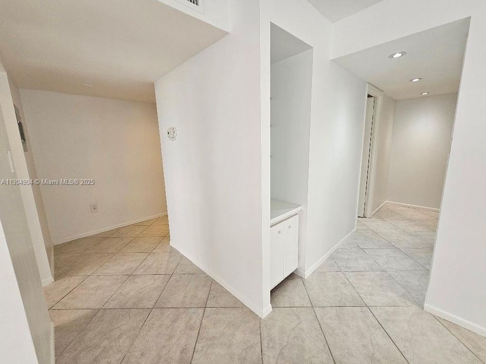 待售: $375,000 (2 贝兹, 2 浴室, 1605 平方英尺)