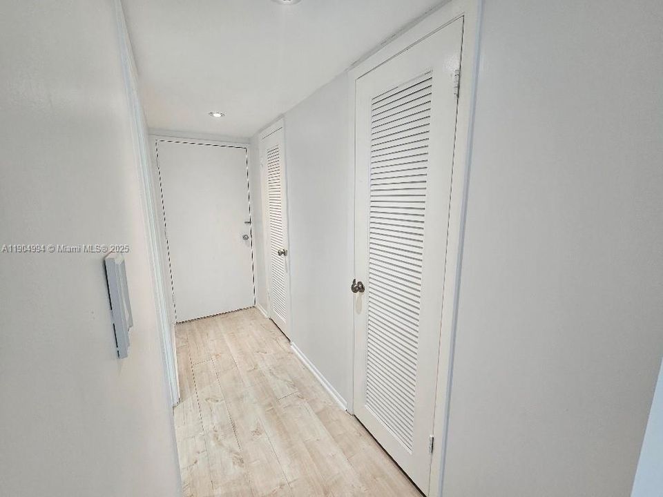 待售: $375,000 (2 贝兹, 2 浴室, 1605 平方英尺)