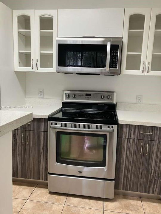 出租: $1,600 (1 贝兹, 1 浴室, 600 平方英尺)