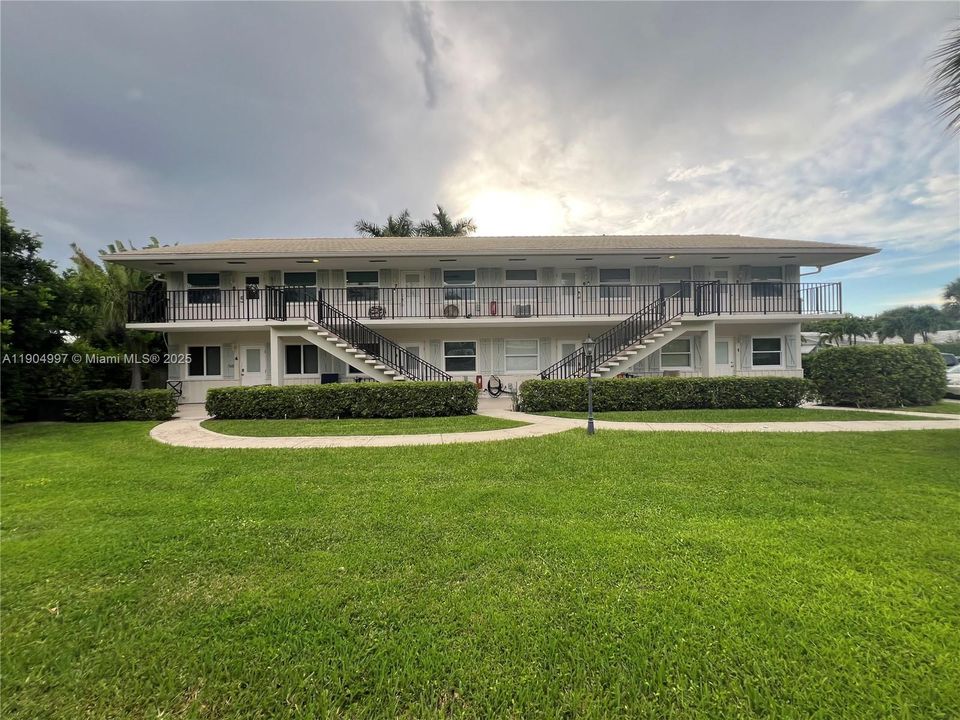 出租: $2,100 (1 贝兹, 1 浴室, 608 平方英尺)