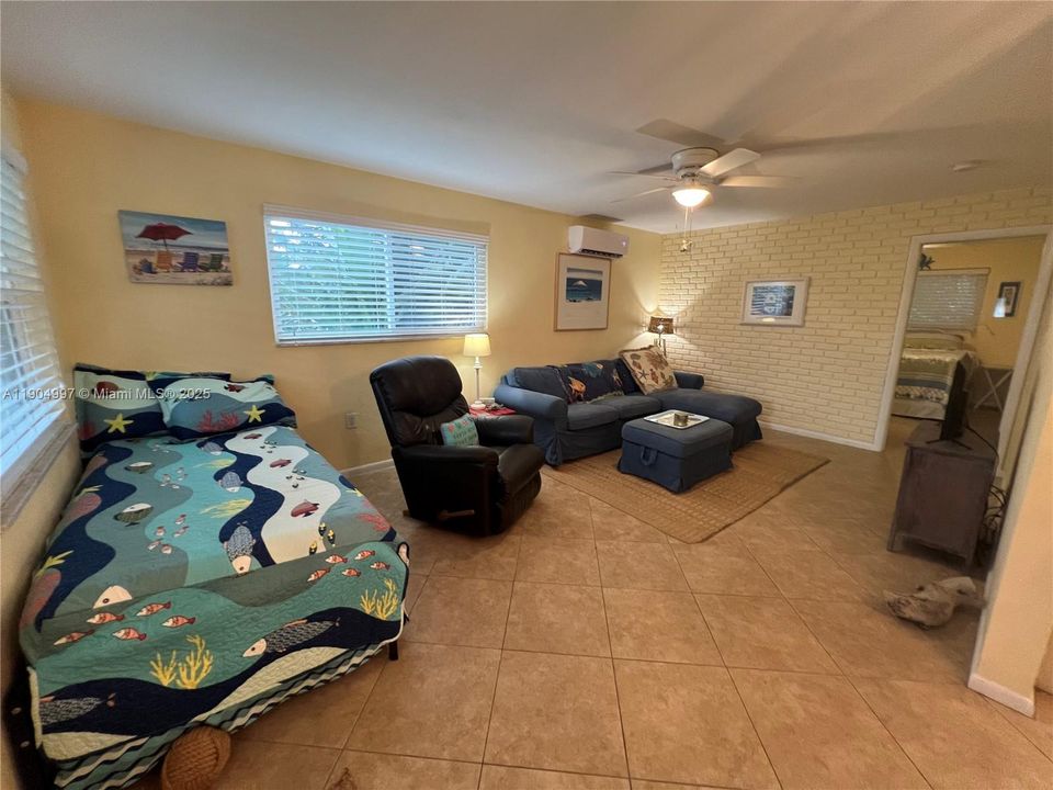 出租: $2,100 (1 贝兹, 1 浴室, 608 平方英尺)