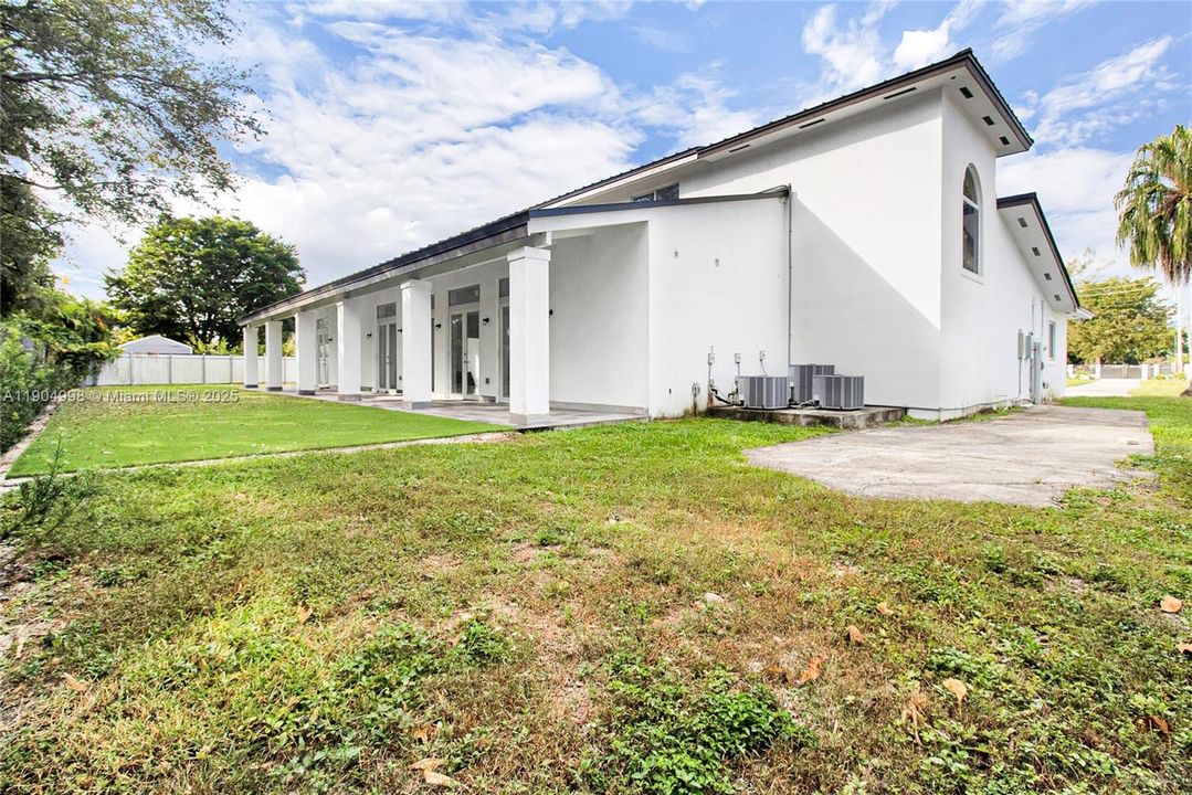 For Sale: $3,750,000 (4 beds, 4 baths, 5471 Square Feet)