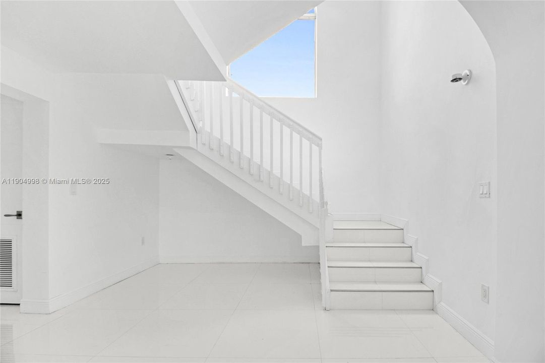 For Sale: $3,750,000 (4 beds, 4 baths, 5471 Square Feet)