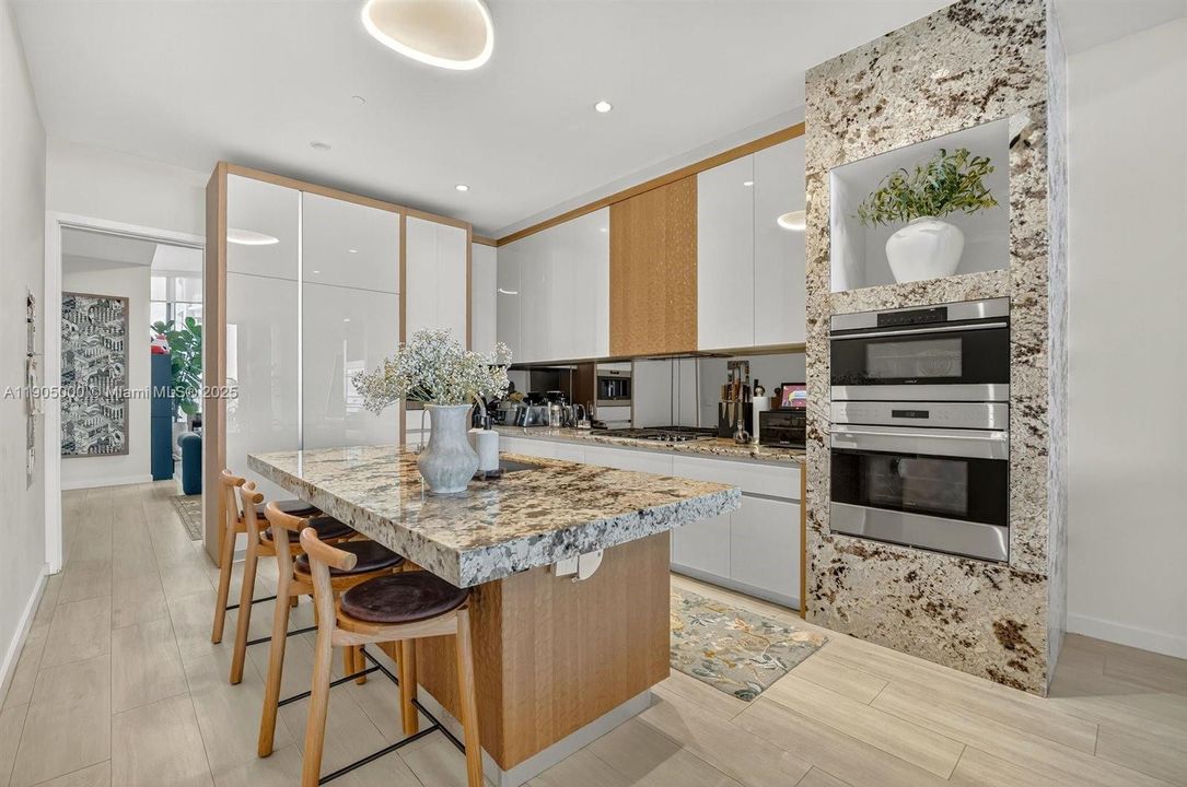 En Renta: $28,500 (3 camas, 3 baños, 2532 Pies cuadrados)