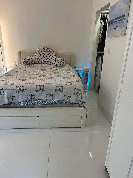 For Rent: $1,800 (1 beds, 1 baths, 2265 Square Feet)