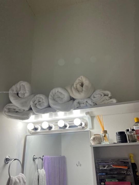 For Rent: $1,800 (1 beds, 1 baths, 2265 Square Feet)