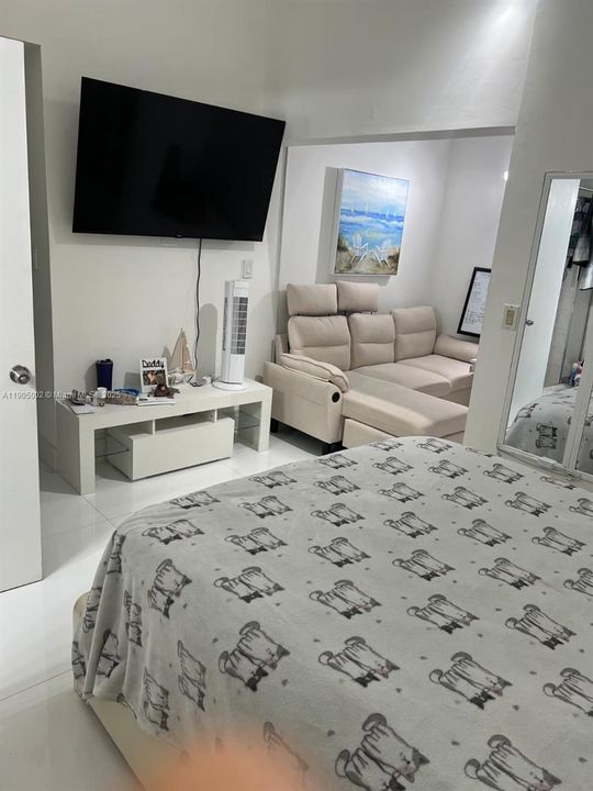 For Rent: $1,800 (1 beds, 1 baths, 2265 Square Feet)