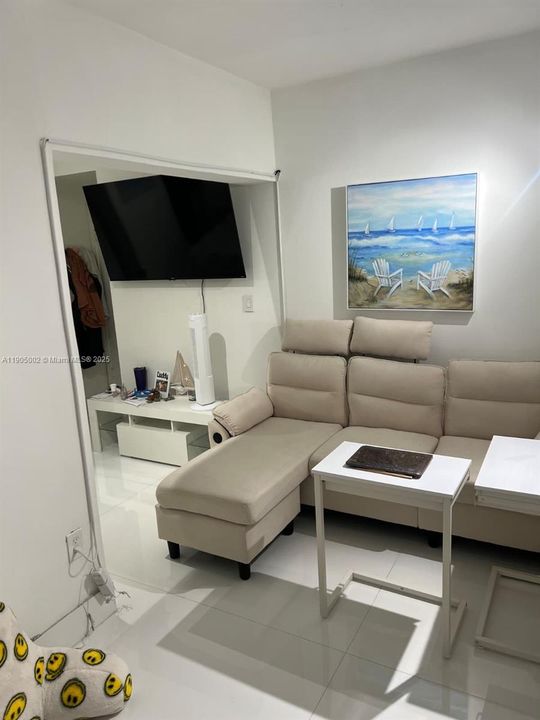 For Rent: $1,800 (1 beds, 1 baths, 2265 Square Feet)