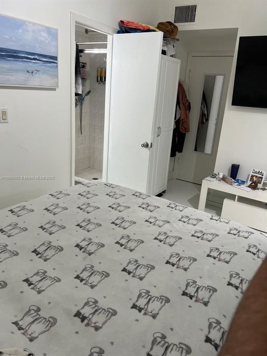 For Rent: $1,800 (1 beds, 1 baths, 2265 Square Feet)