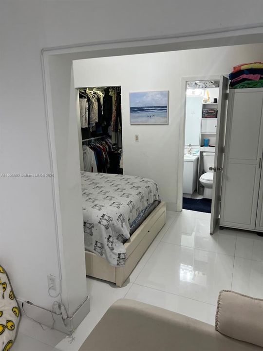 For Rent: $1,800 (1 beds, 1 baths, 2265 Square Feet)