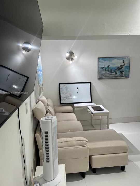 For Rent: $1,800 (1 beds, 1 baths, 2265 Square Feet)