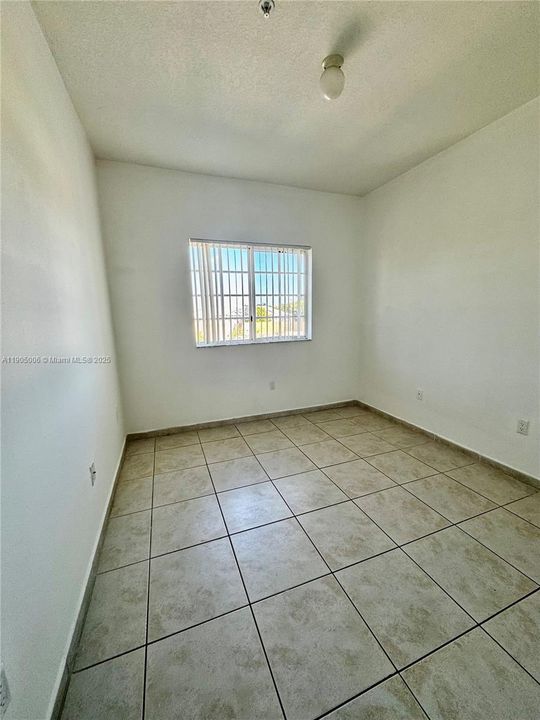 For Rent: $2,300 (2 beds, 2 baths, 910 Square Feet)