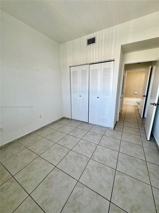 For Rent: $2,300 (2 beds, 2 baths, 910 Square Feet)