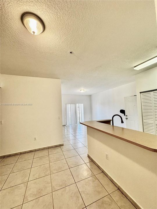 For Rent: $2,300 (2 beds, 2 baths, 910 Square Feet)
